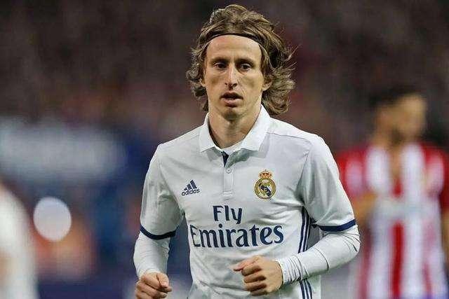 你敢信！曼联第28分钟被英乙队再进一球，但手球在先无效