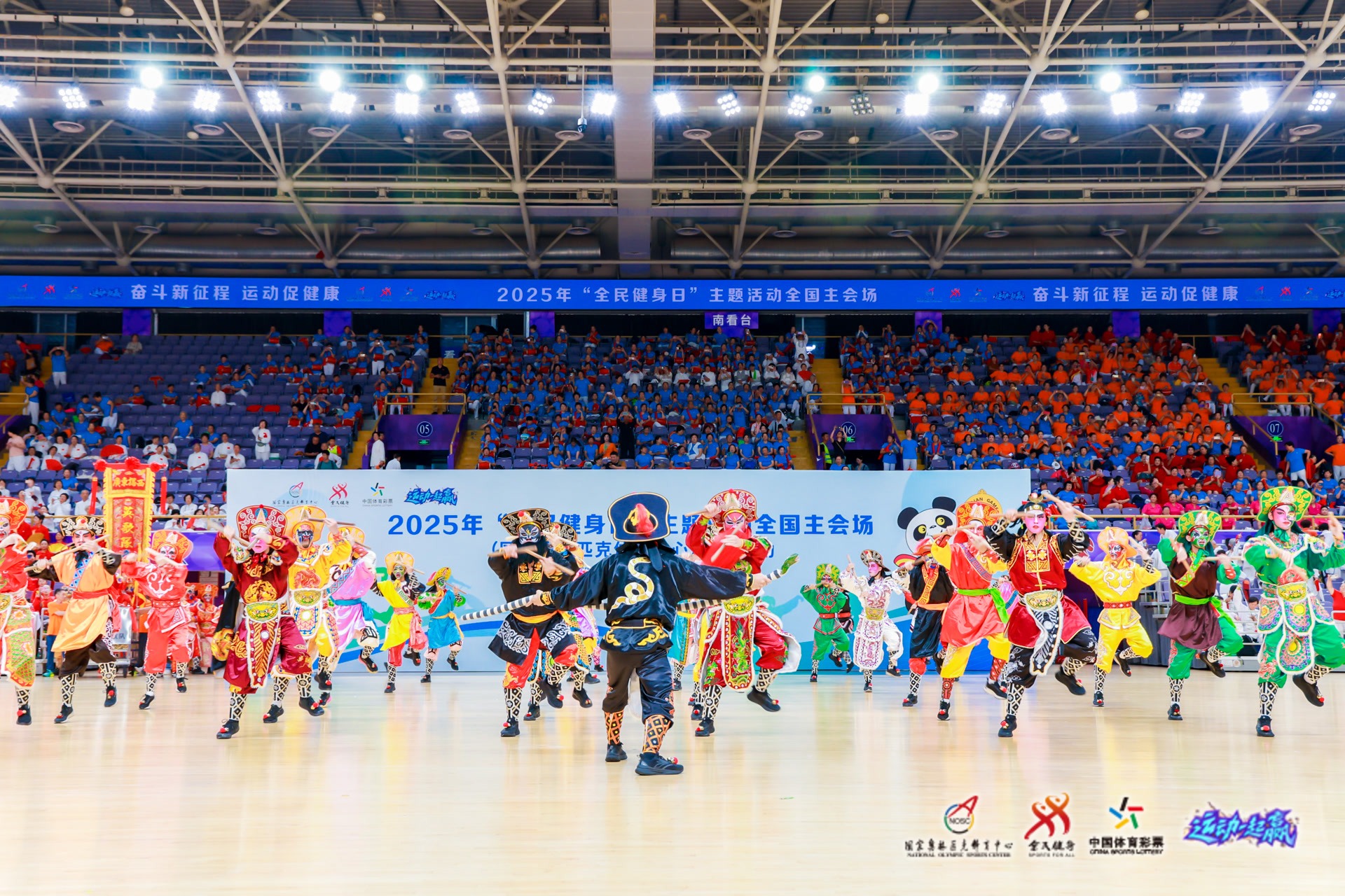 《赛博朋克2077》震撼新截图 基努里维斯背影爆帅